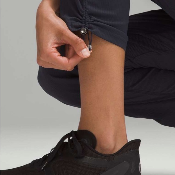 Lululemon Dance Studio Mid-Rise Cropped Pant Black Night Size 0 - Picture 3 of 11